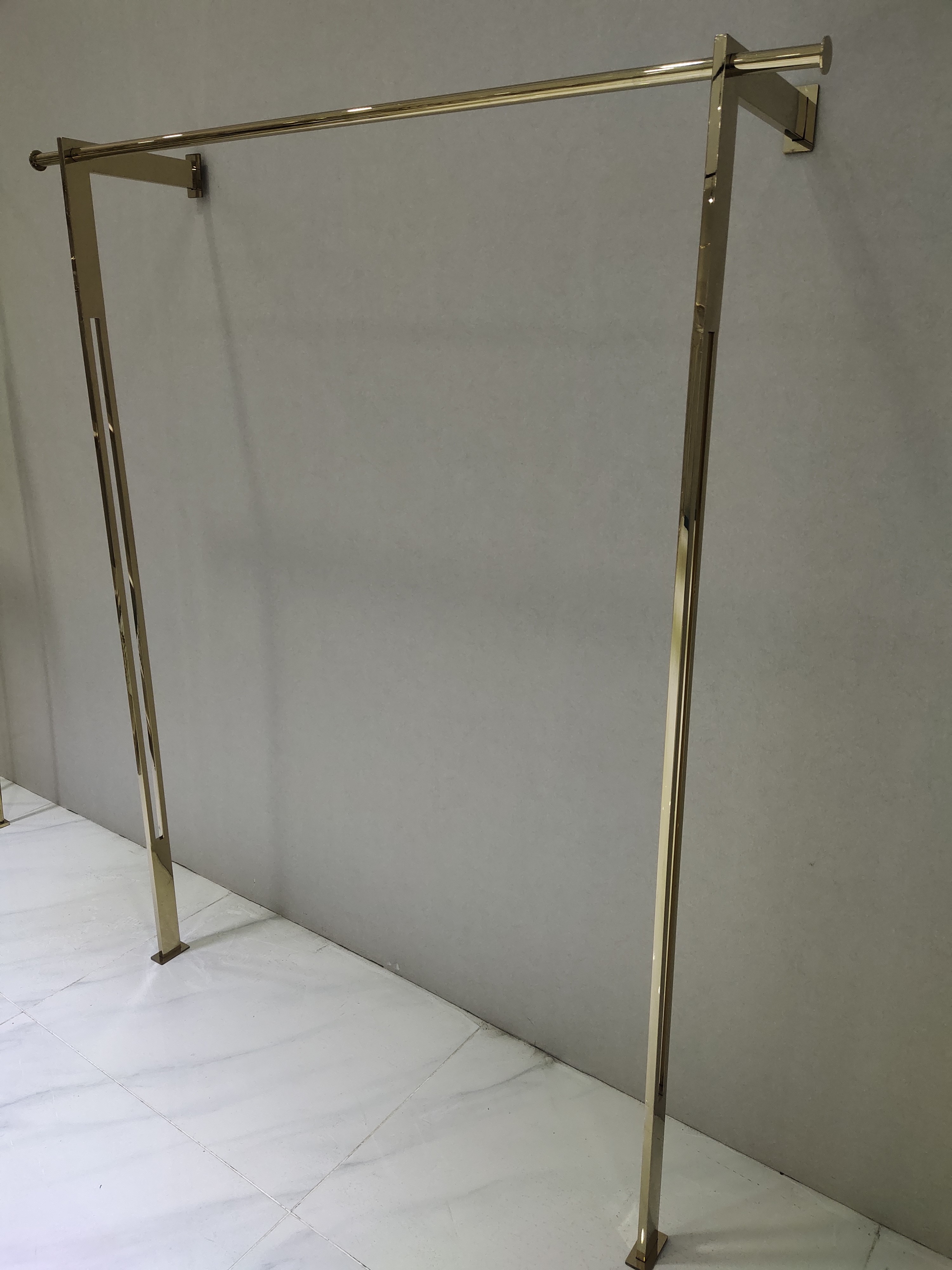 GARMENT RACK